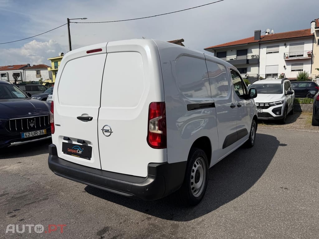 Opel Combo 1.5 D L2H1 Enjoy 102Cv | CARPLAY | IVA DEDUTÍVEL