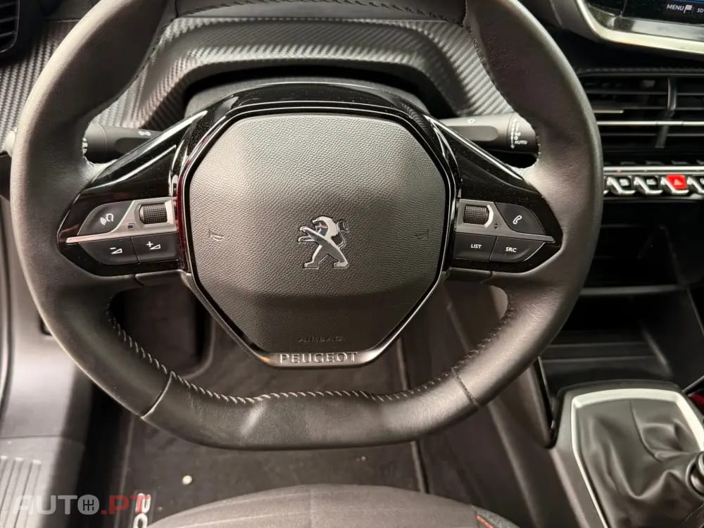 Peugeot 2008 1.2 PureTech Active Pack — fotografia 17