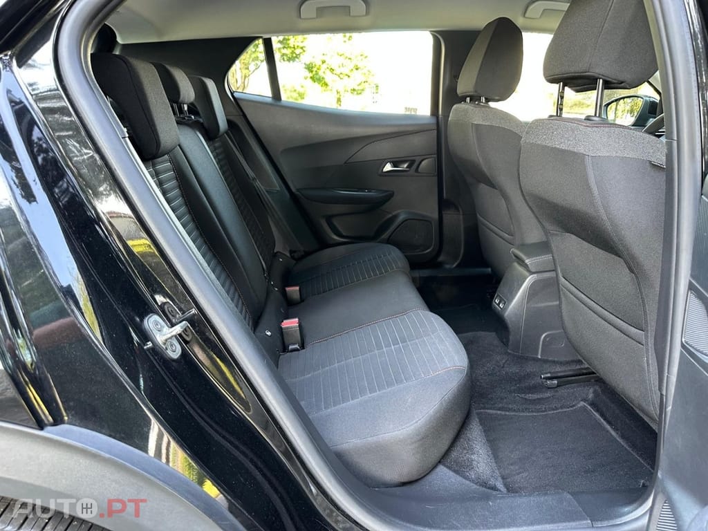 Peugeot E-2008 50 kWh Active Pack