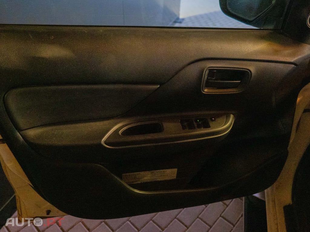 Mitsubishi L200 2.3 DI-D CD Invite 4WD