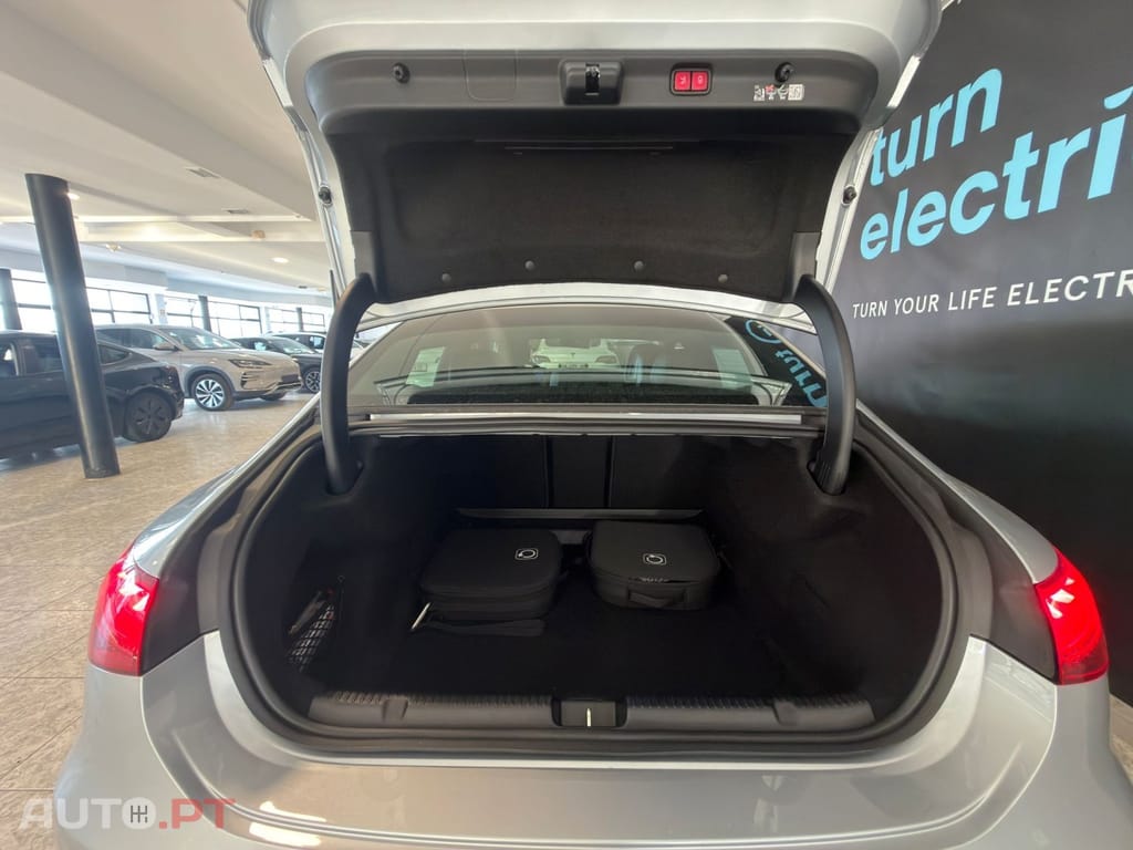 Mercedes-Benz EQE 300 Edition Electric Art