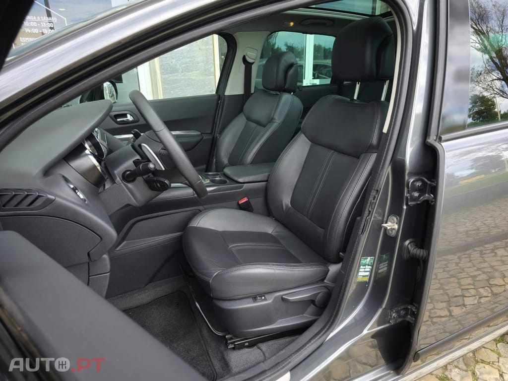 Peugeot 3008 1.6 e-HDi Executive CMP6