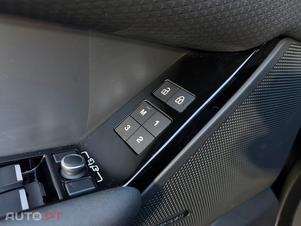 Land Rover Velar 2.0 D200 AWD R-Dynamic SE