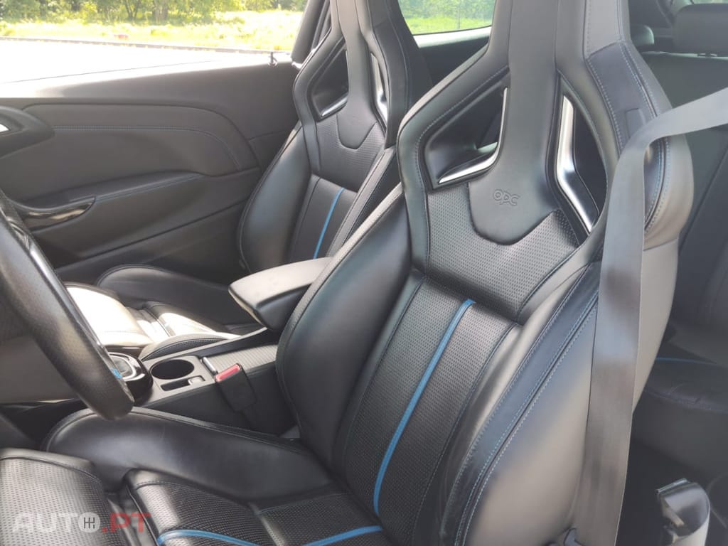 Opel Astra GTC OPC