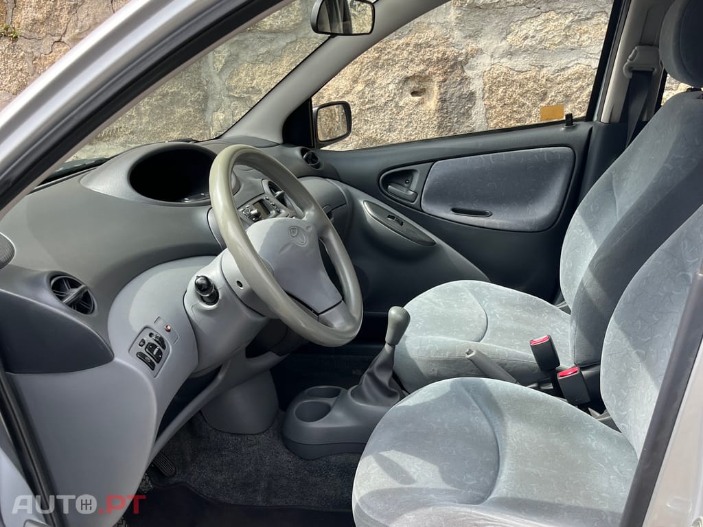 Toyota Yaris 1.0 vvti Sol