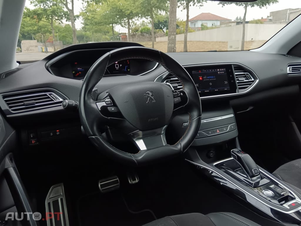 Peugeot 308 1.2 PureTech S&S Road Trip EAT8
