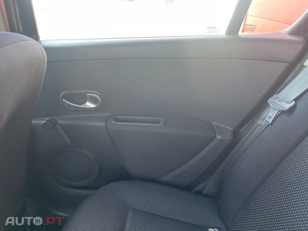Renault Clio 1.2 16V Confort Authentique