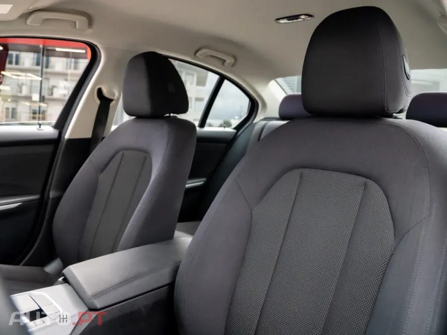 BMW 330 e Corporate Edition Auto — fotografia 21