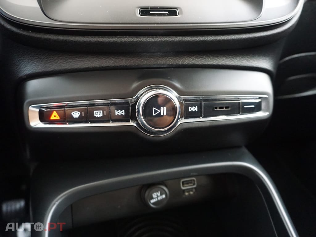 Volvo XC40 1.5 T3 Momentum Tech Edition