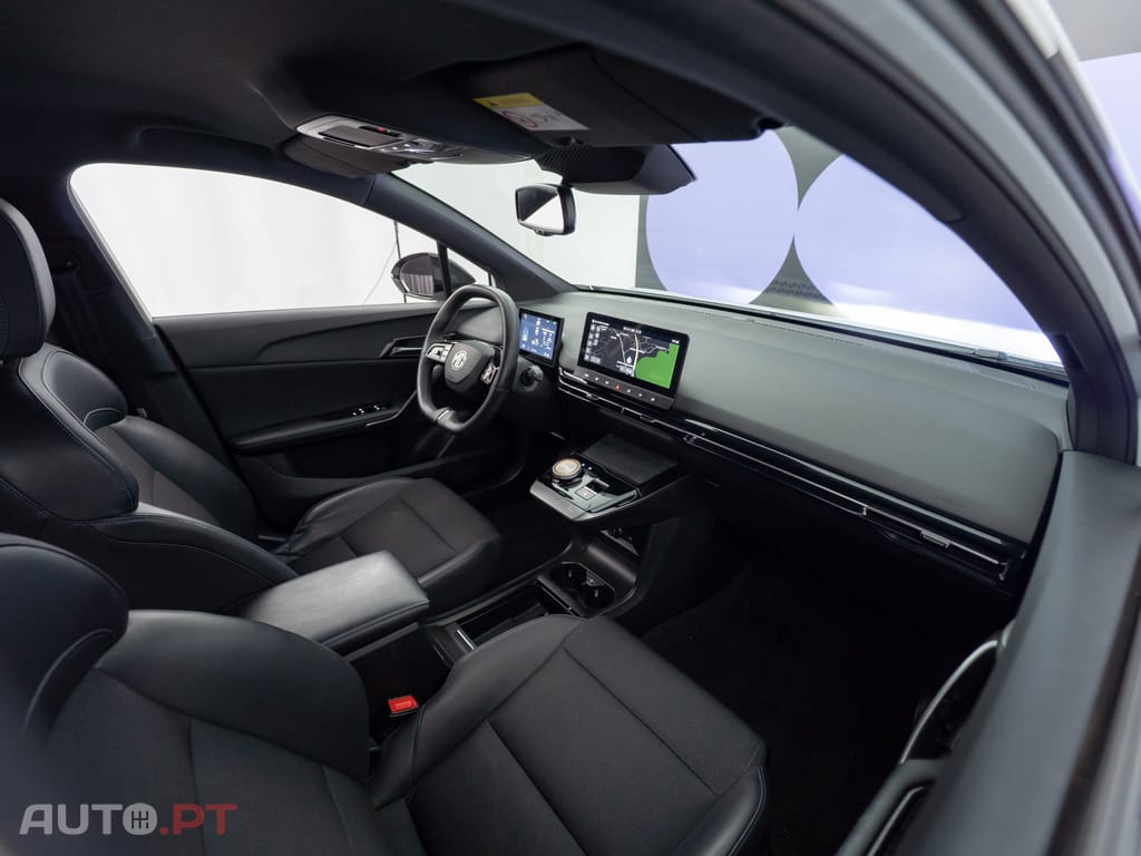 MG MG4 77 kWh Extended Range Luxury