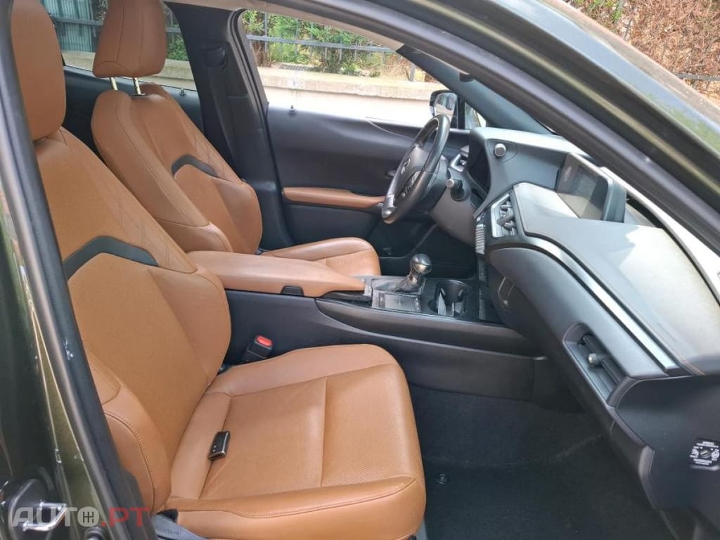 Lexus UX Luxe 2WD
