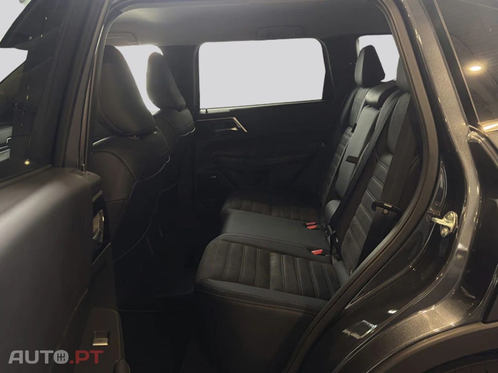 Mitsubishi Outlander PHEV Intense I.V.A DEDUTIVEL 