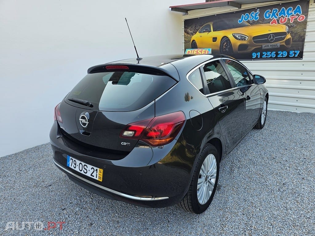 Opel Astra 1.6 CDTi Cosmo S/S J18