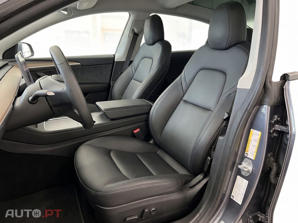 Tesla Model Y Standard Range RWD