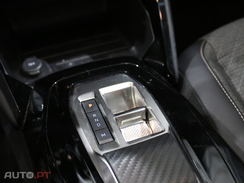 Peugeot 208 1.2 Hybrid Allure e-DCS6