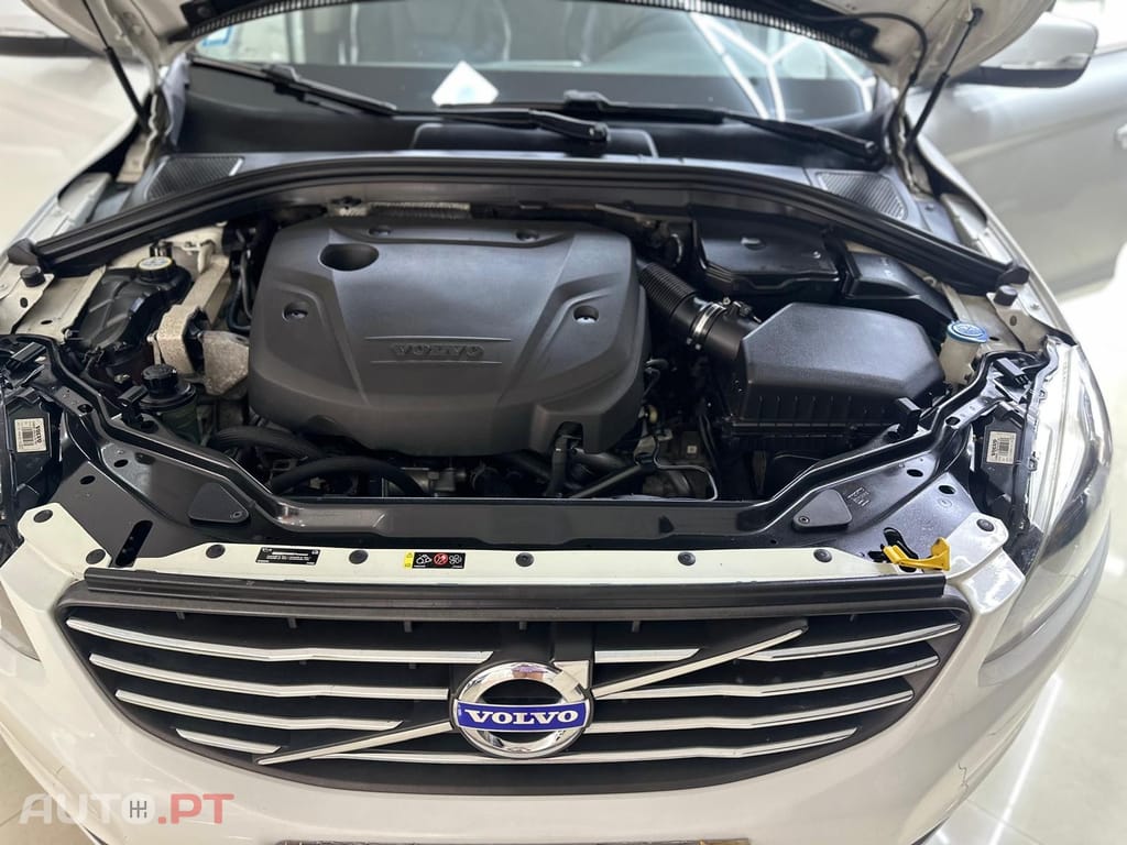 Volvo XC60 2.0 D4 R-Design Momentum