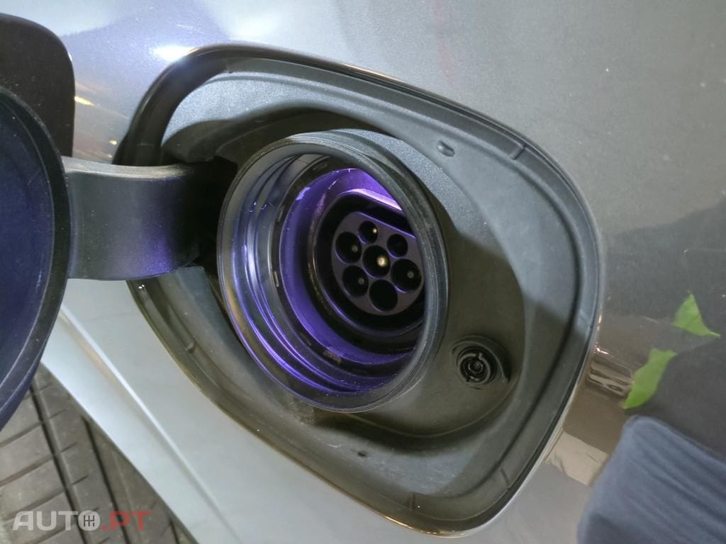 Volvo XC60 2.0 T6 PHEV Core AWD