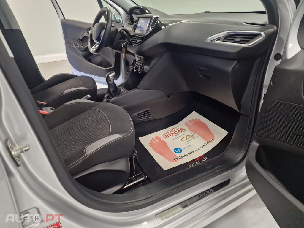 Peugeot 208 1.2 STYLE