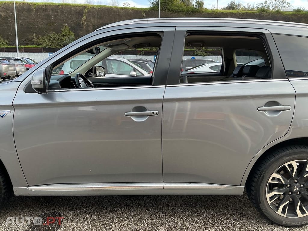 Mitsubishi Outlander 2.0 PHEV Instyle  Diamond 4WD