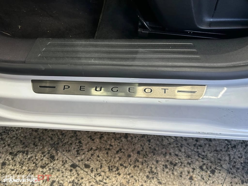 Peugeot E-2008 GT