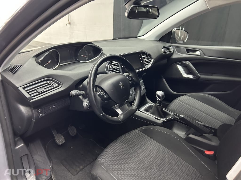 Peugeot 308 1.2 PureTech Active J17