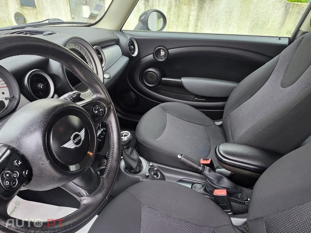 MINI Cooper Cooper D