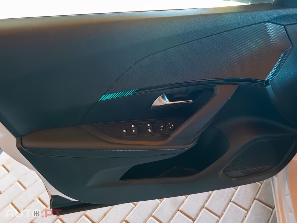 Peugeot 2008 1.2 PureTech Allure Pack EAT8