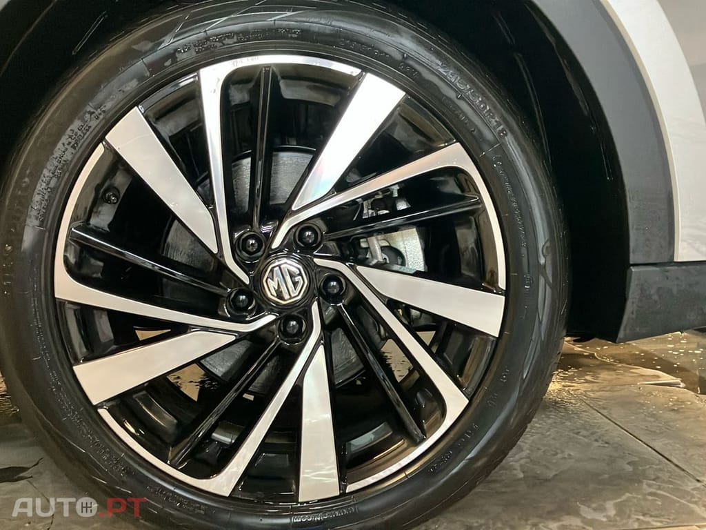 MG ZS 1.5 Hybrid+ Luxury