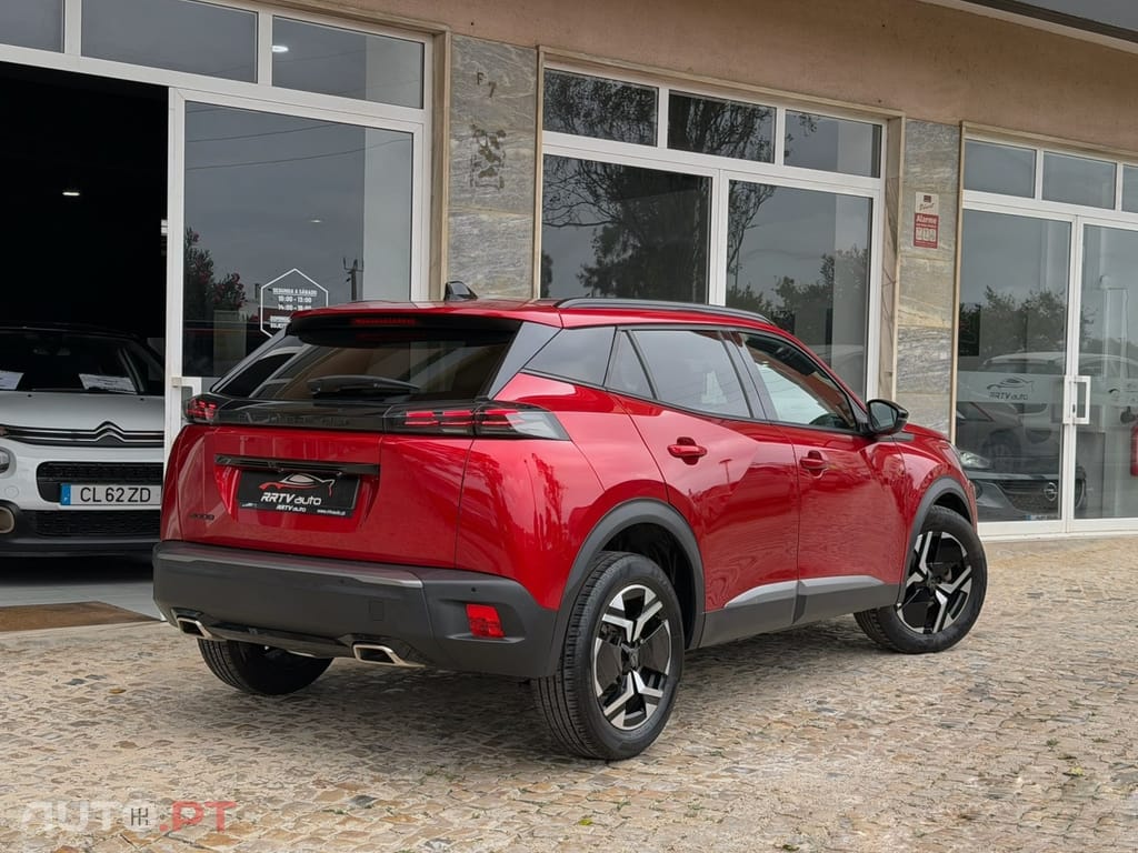 Peugeot 2008 PureTech 130 EAT8 GT
