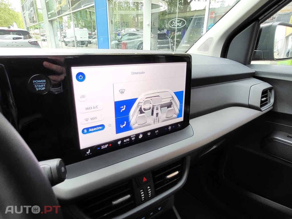 Ford Tourneo TITANIUM 43,6kWh 136CV