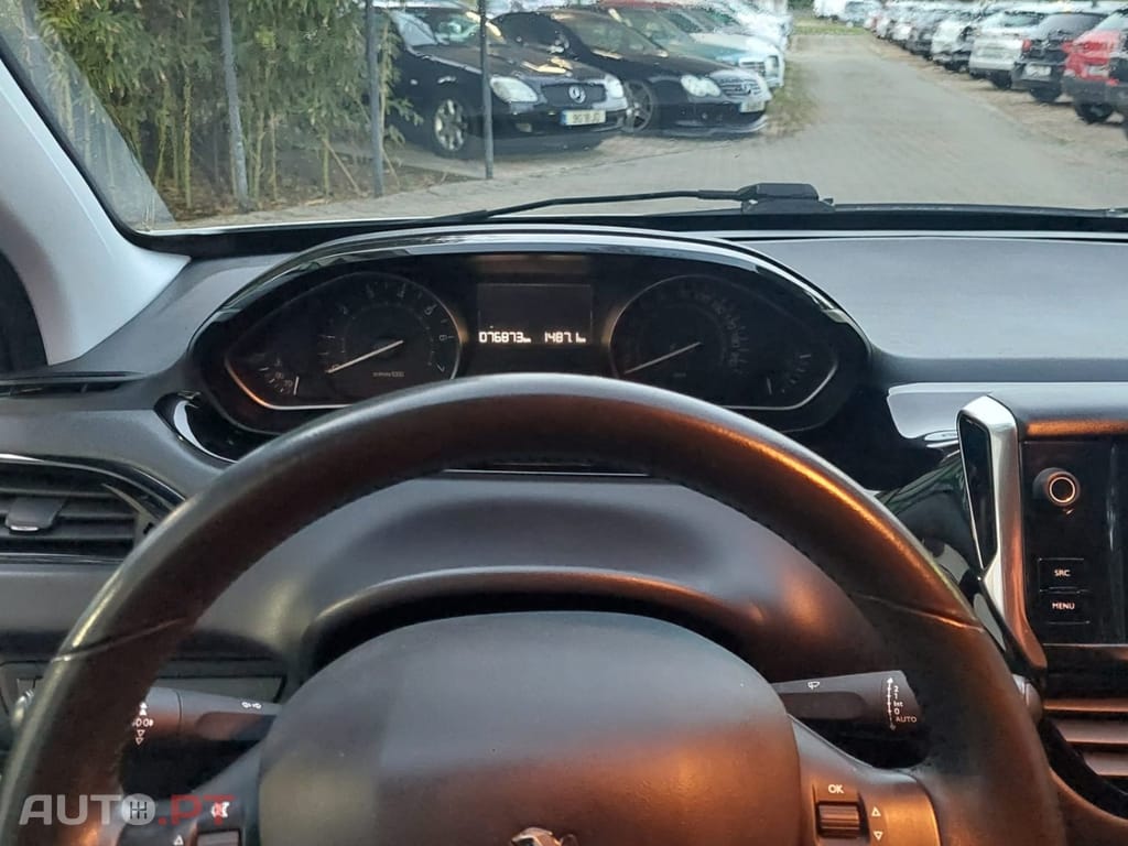 Peugeot 208 1.2 PureTech Signature
