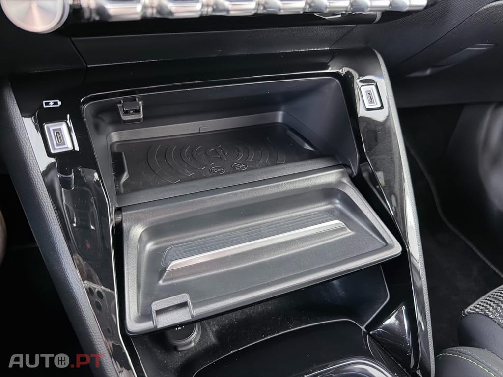 Peugeot E-2008 54 kWh GT