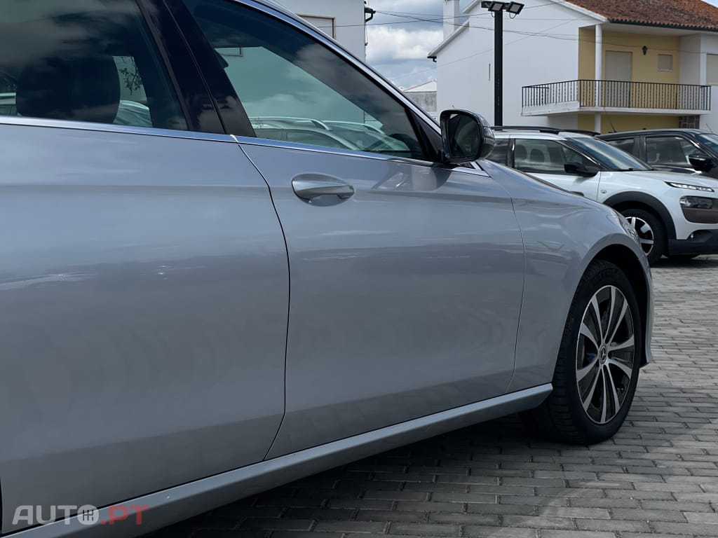 Mercedes-Benz E 300 de Avantgarde 4Matic