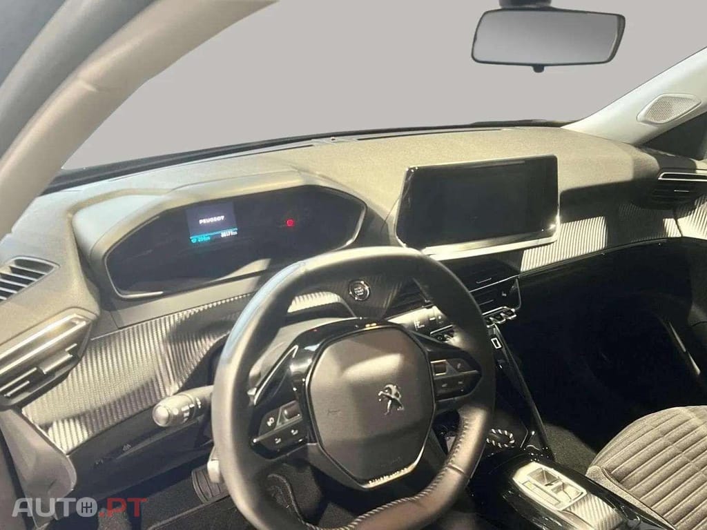 Peugeot E-2008 Active