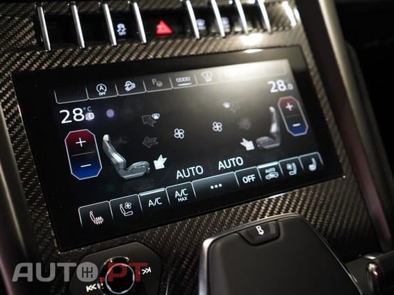 Lamborghini Urus Performante AKRAPOVIC Full Carbon