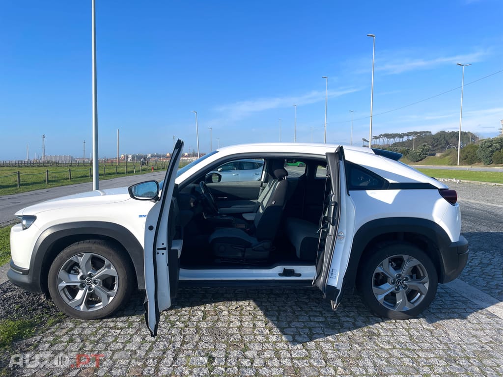 Mazda MX-30 e-SKYACTIV