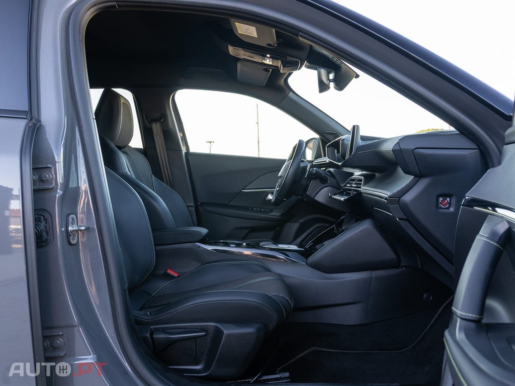 Peugeot 2008 1.2 PureTech GT EAT8