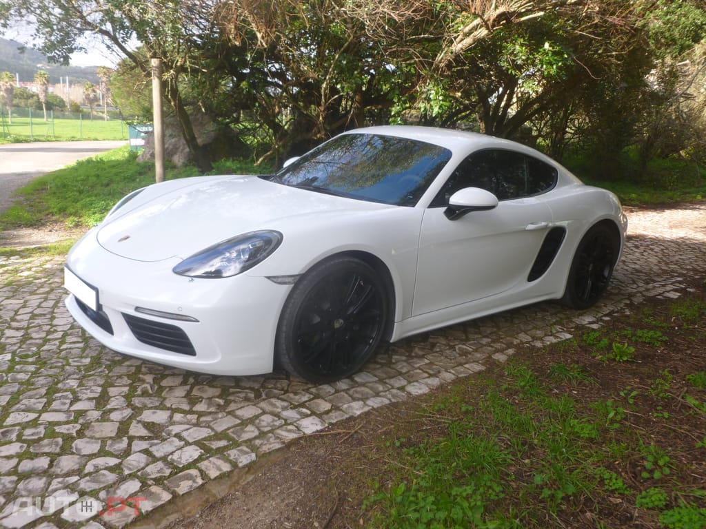 Porsche Cayman 718 2.0