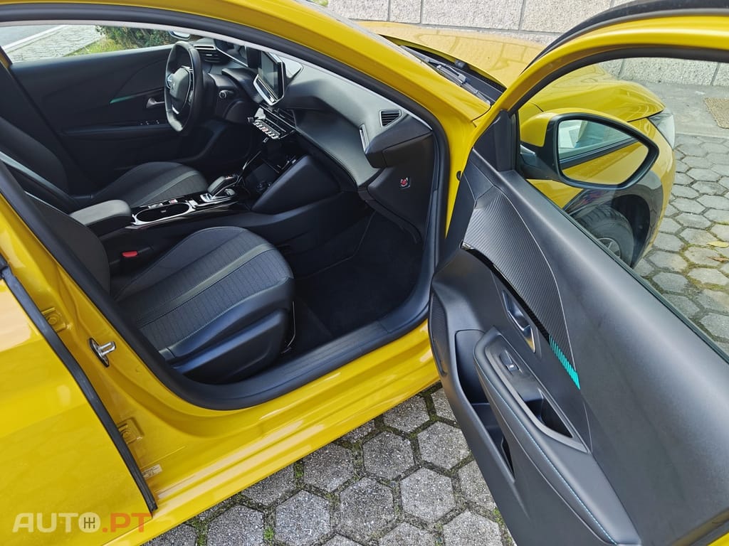 Peugeot E-208 50 kWh Allure Pack