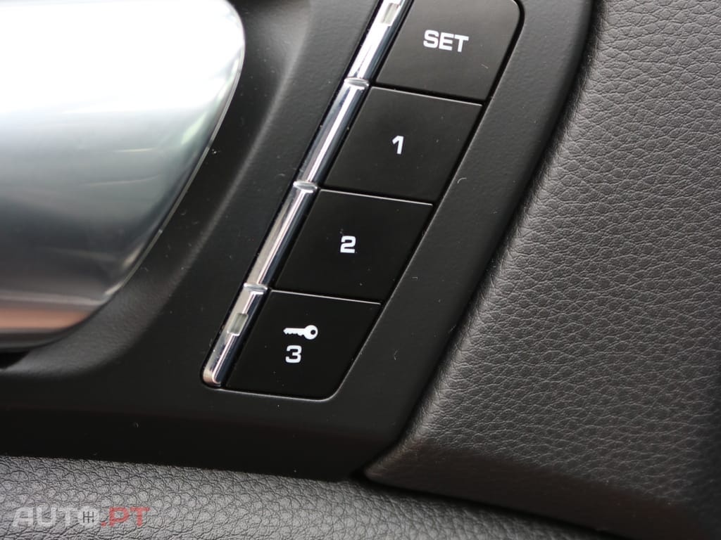Porsche Cayenne Platinum Edition — fotografia 36