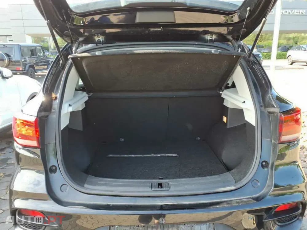 MG ZS Standard Luxury