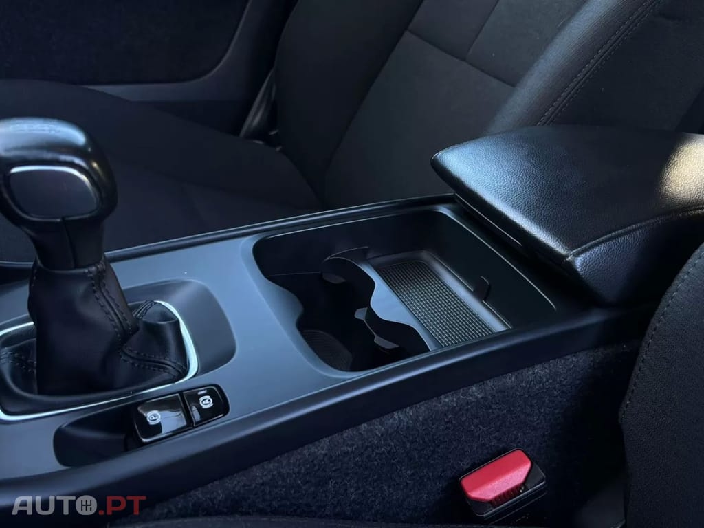 Volvo XC 40 1.5 T2 Momentum Core — fotografia 20