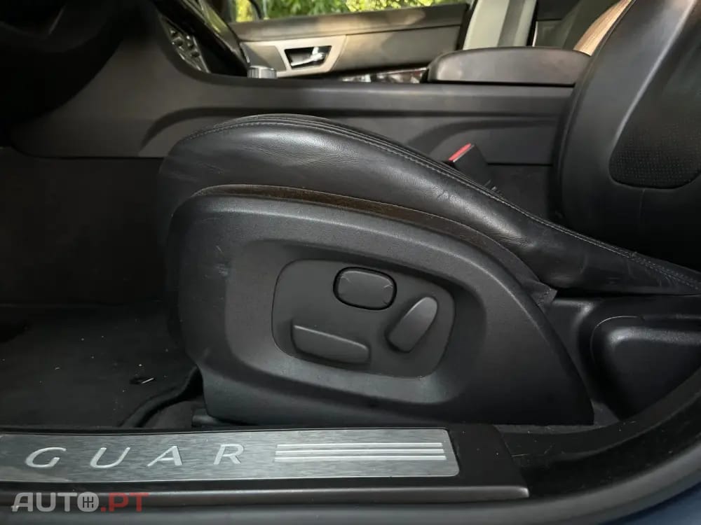 Jaguar XF 2.7 D V6 Premium Luxury