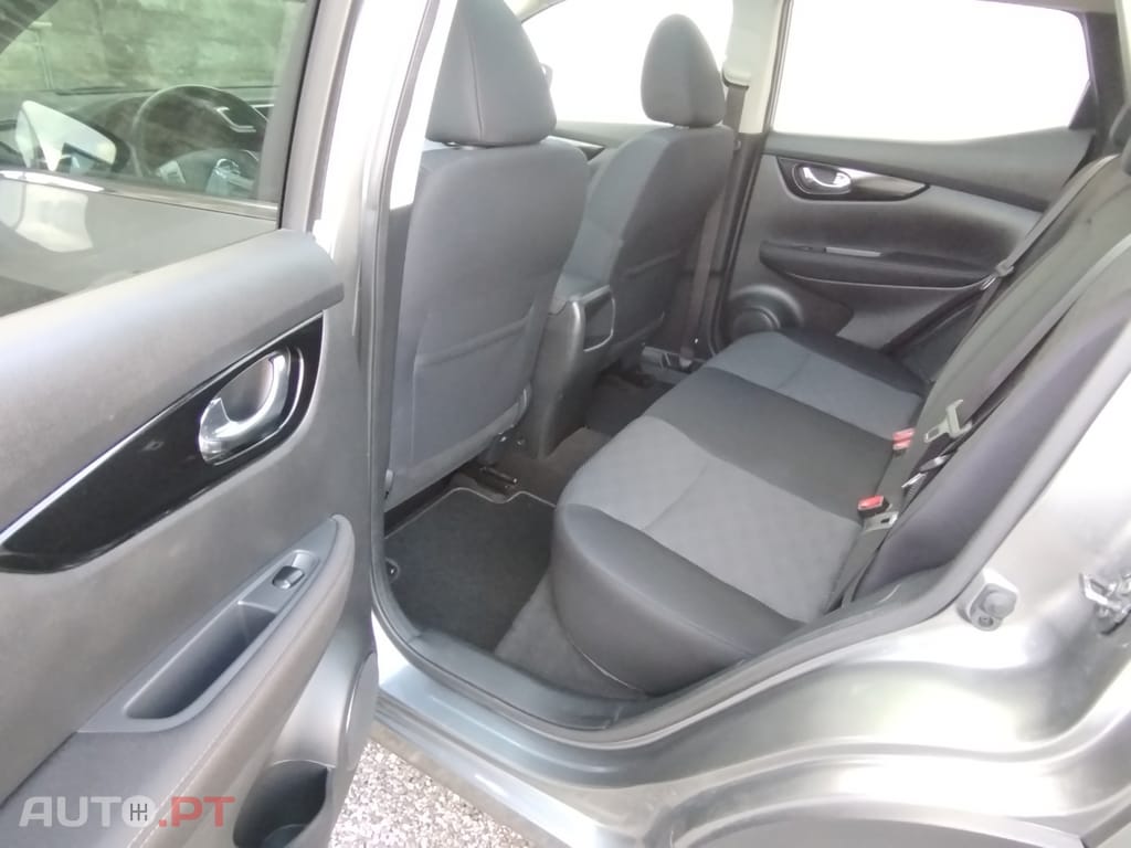 Nissan Qashqai 1.6 dCi N-Connecta 18