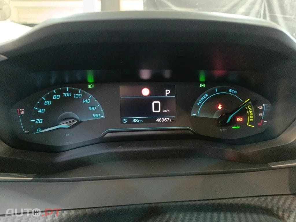 Peugeot E-2008 50 kWh Active Pack
