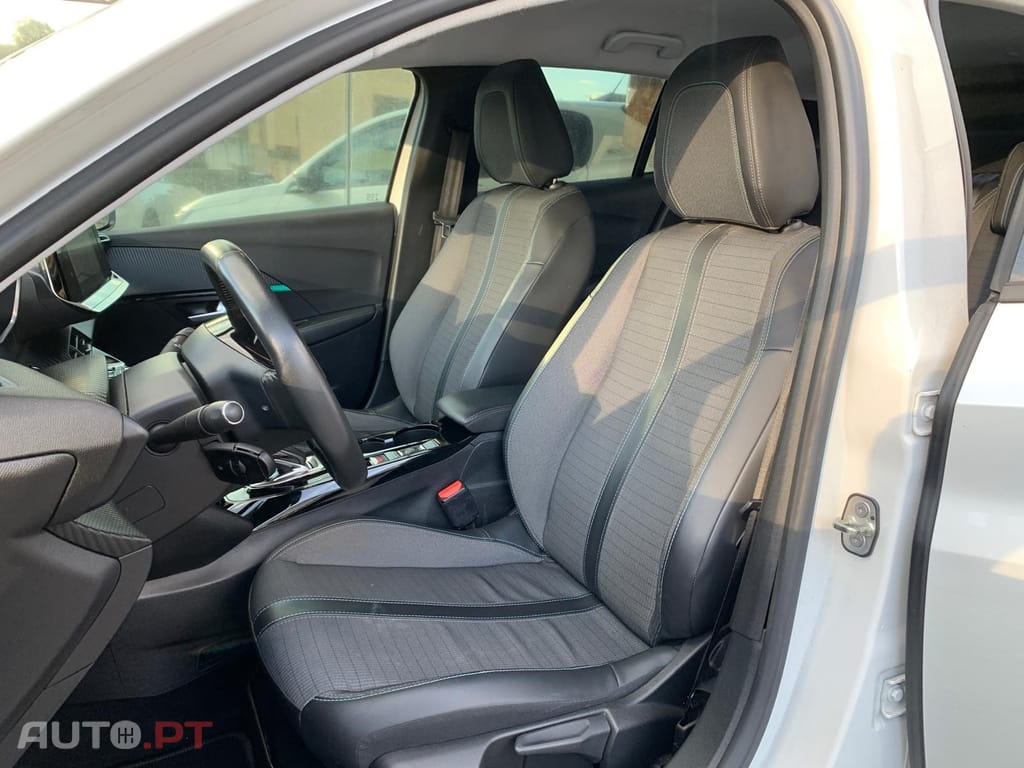 Peugeot E-208 50 kWh Allure Pack