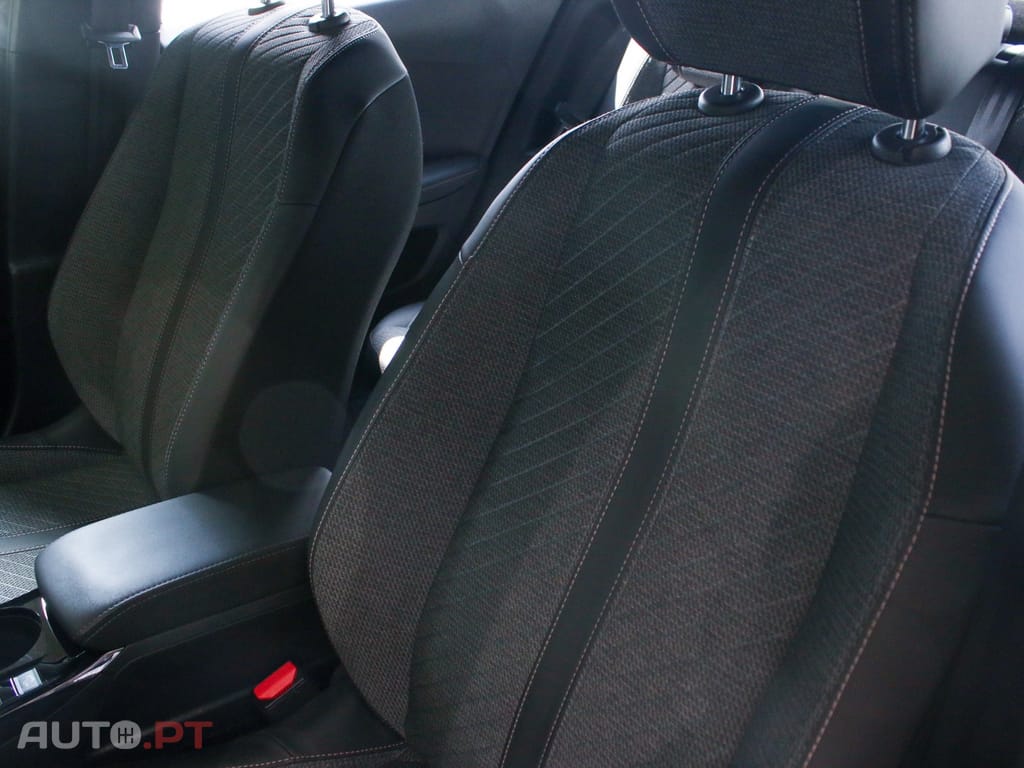 Peugeot 2008 1.2 PureTech Allure