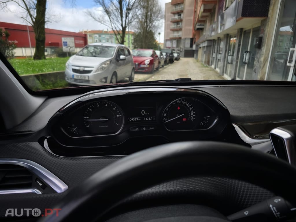 Peugeot 2008 1.2 PureTech Allure