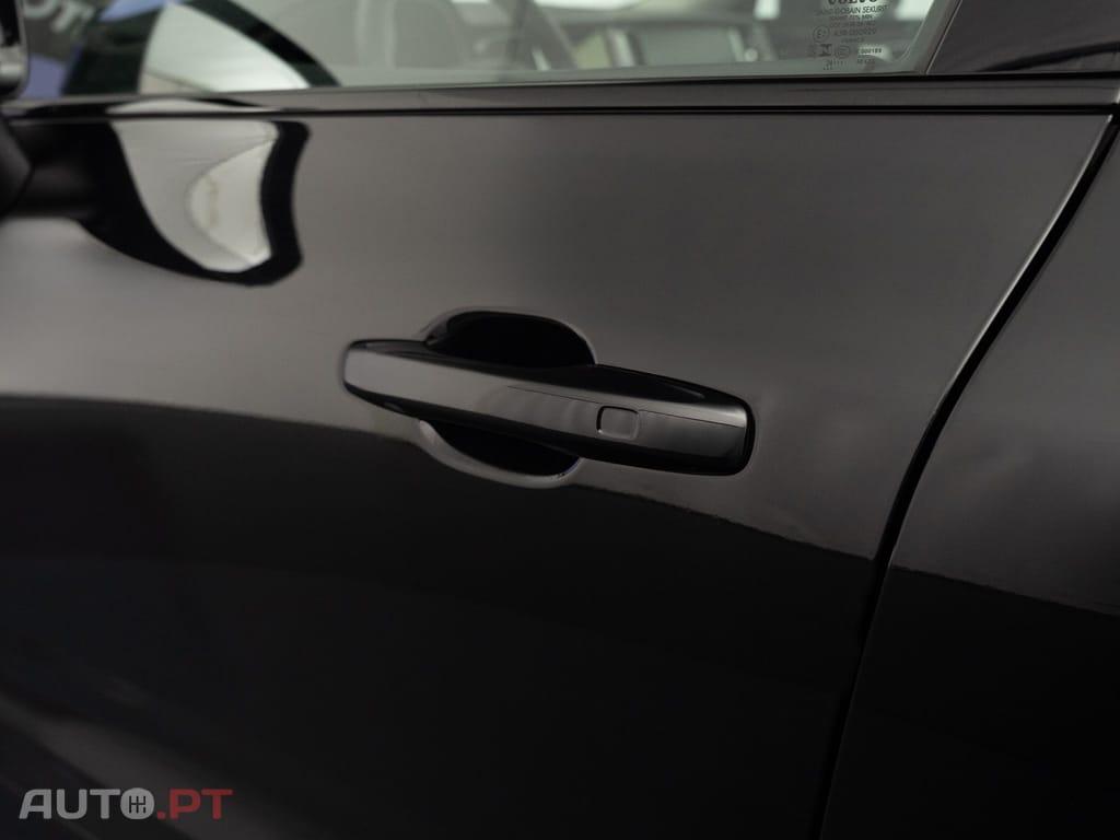 Volvo XC60 2.0 T6 PHEV Ultra Dark AWD