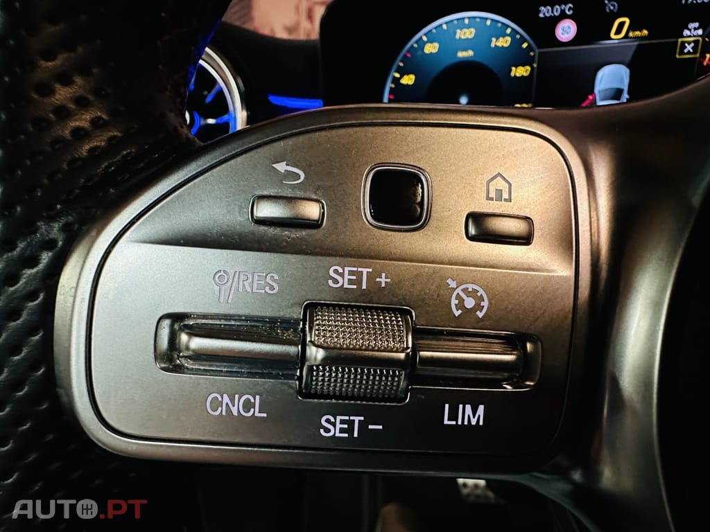 Mercedes-Benz A 250 e AMG Line